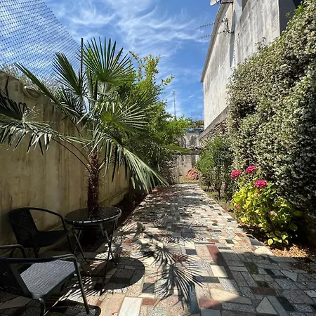 Moodhaus - Garden Escape Casa de Férias Shkodër