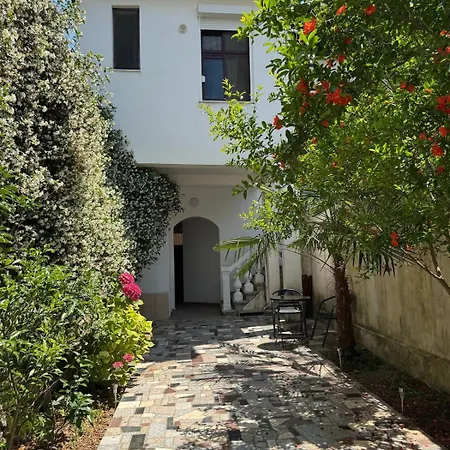 Moodhaus - Garden Escape *