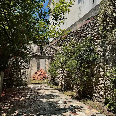 Moodhaus - Garden Escape Shkodër