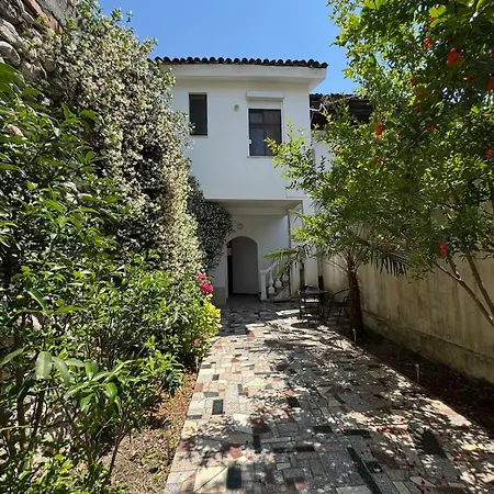 Moodhaus - Garden Escape * Shkoder